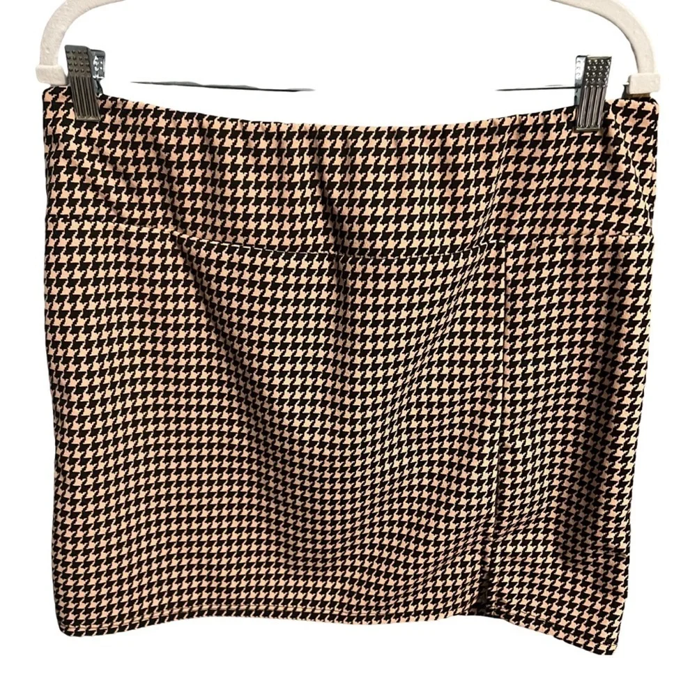 Chic Pink and Black Mini Pencil Skirt for Work - Picture 2 of 3